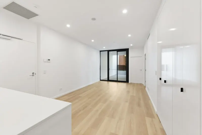 209/21 Captain Cook Crescent, Griffith, photo 4