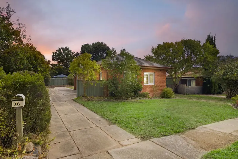 38 Mckinlay Street, Narrabundah, photo 2