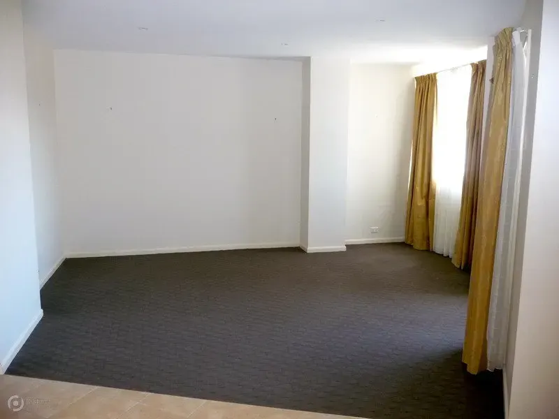 13/2 Eileen Good Street, Greenway, photo 5
