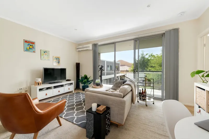 19/123 Lowanna Street, Braddon ACT 2612, photo 2