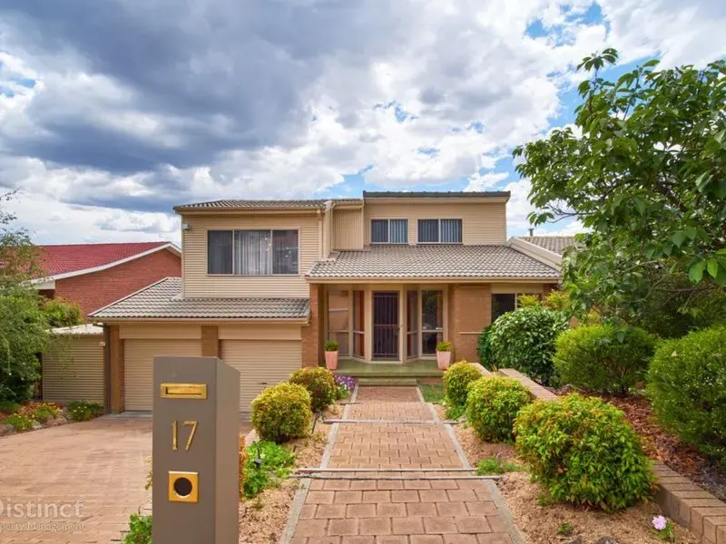 17 Whitty Crescent, Isaacs