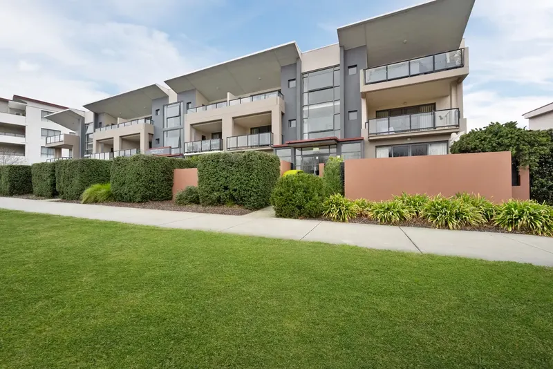 14/1 Drew Street, Greenway, photo 2