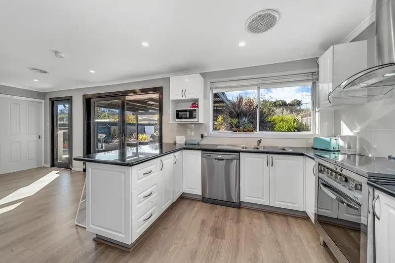 81 Summerland Circuit, Kambah ACT 2902, photo 5