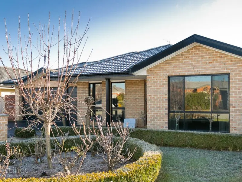 15 Dame Zara Street, Gungahlin, photo 1