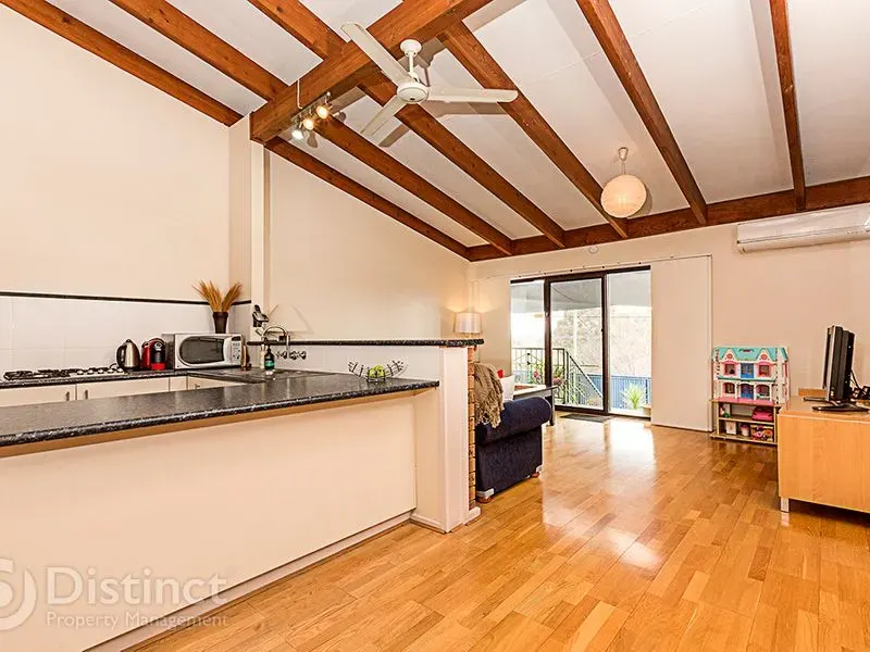 27 Holden Crescent, Wanniassa, photo 3