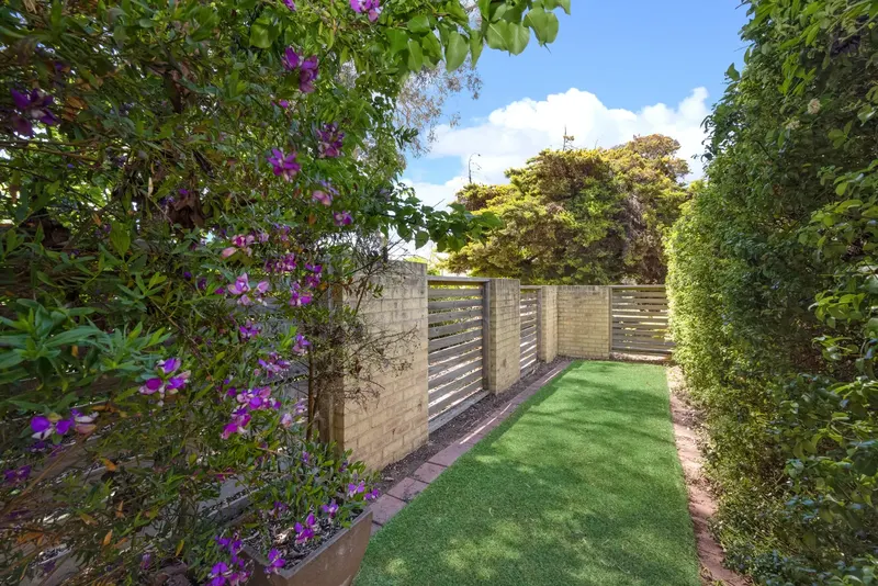 29a Ogilby Crescent, Page, photo 3
