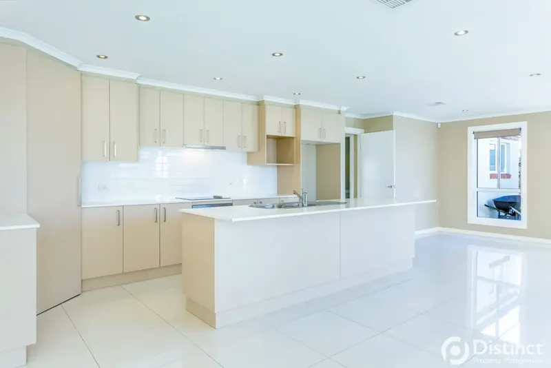 27 Donald Horne Street, Franklin, photo 3