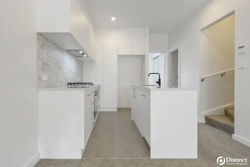 67/45 Athlon Drive, Greenway, photo 3