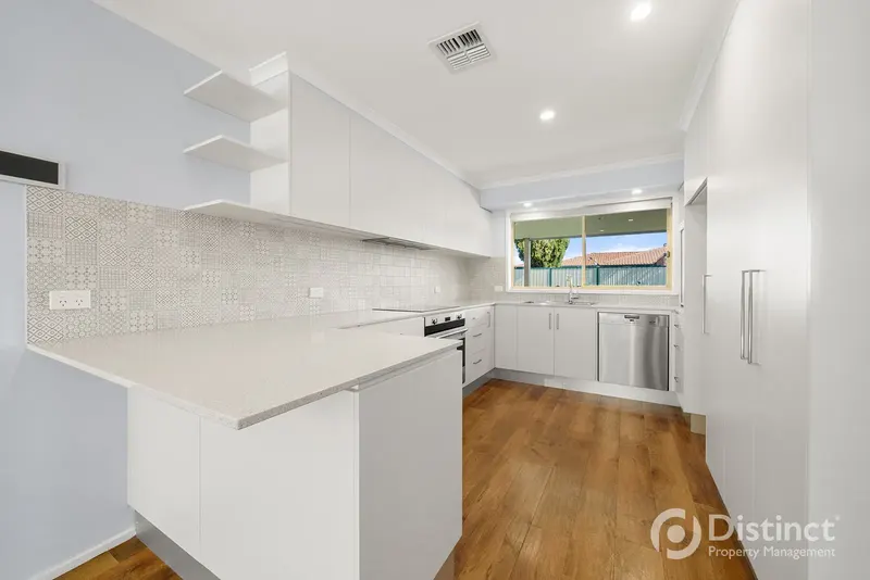 12 Arakoon Cres, Isabella Plains, photo 2