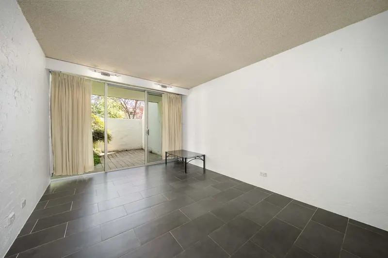 19/8 Giles Street, Griffith, photo 3