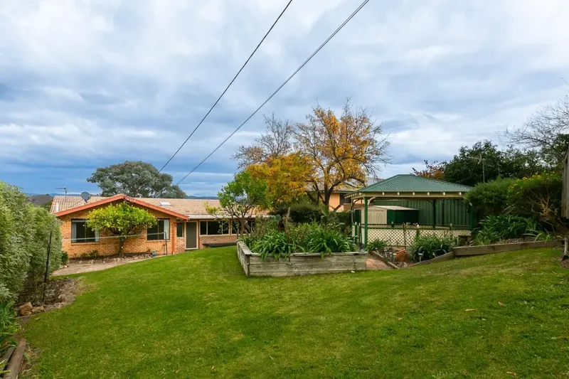 5 Simon Place, Kambah