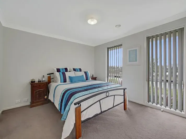 83 Donald Horne Circuit, Franklin, photo 8
