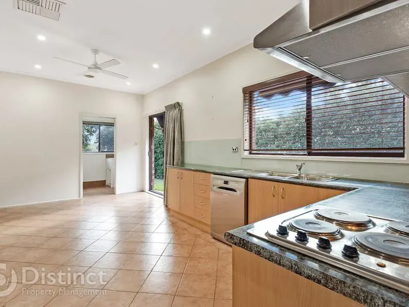 5 Gilday Place, Fadden, photo 3