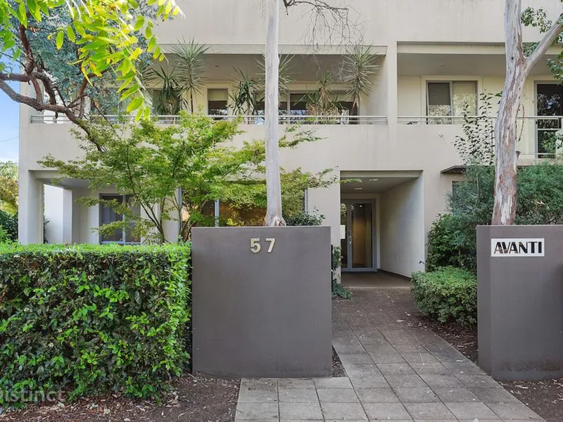 10/57 Lowanna Street, Braddon, photo 1