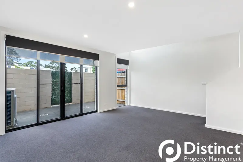 2/135 Easty Street, Phillip, photo 4