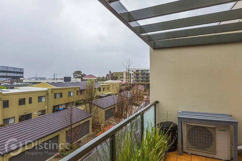 21/114 Athlon Drive, Greenway, photo 2