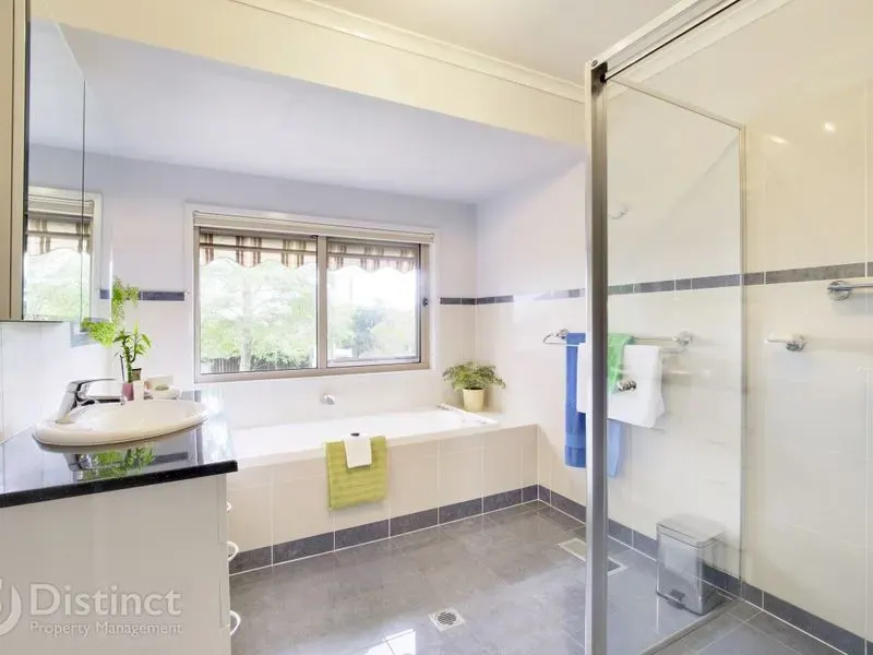 17 Whitty Crescent, Isaacs, photo 12