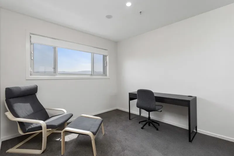 195/325 Anketell Street, Greenway, photo 5