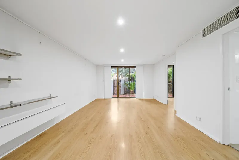 105/10 Currie Crescent, Griffith, photo 4