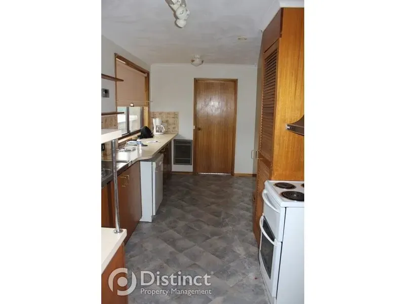 76 Chuculba Crescent, Giralang, photo 3