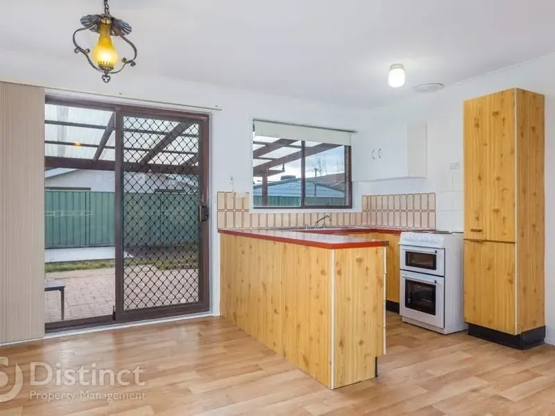 28 Rohan Street, Richardson, photo 3