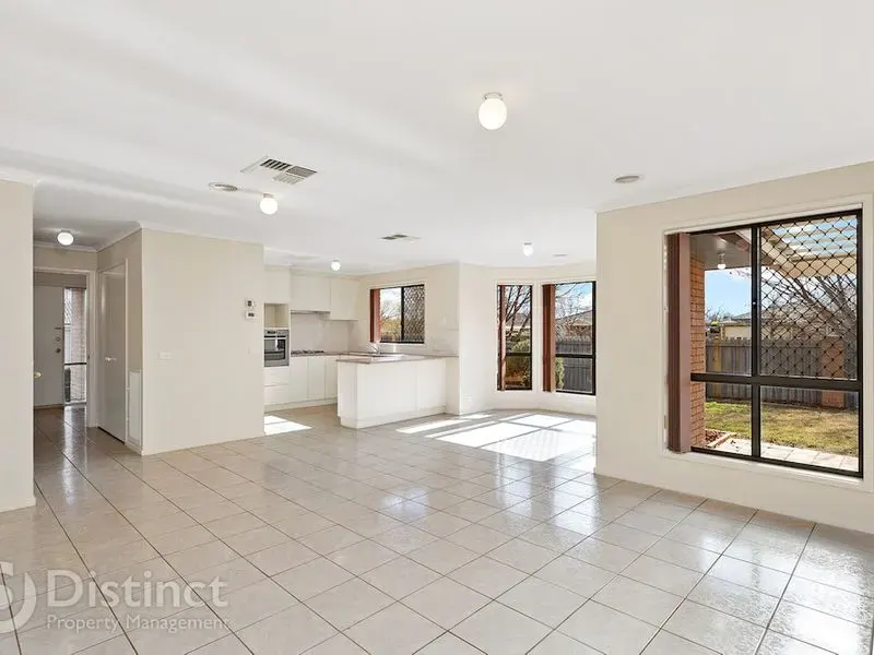 14 Polwarth Circuit, Dunlop, photo 3