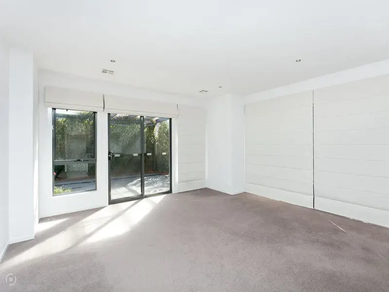 110/215 Aspinall Street, Watson, photo 3