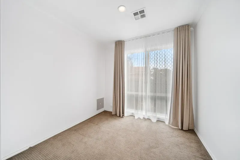 4 Maloney Street, Queanbeyan West, photo 11