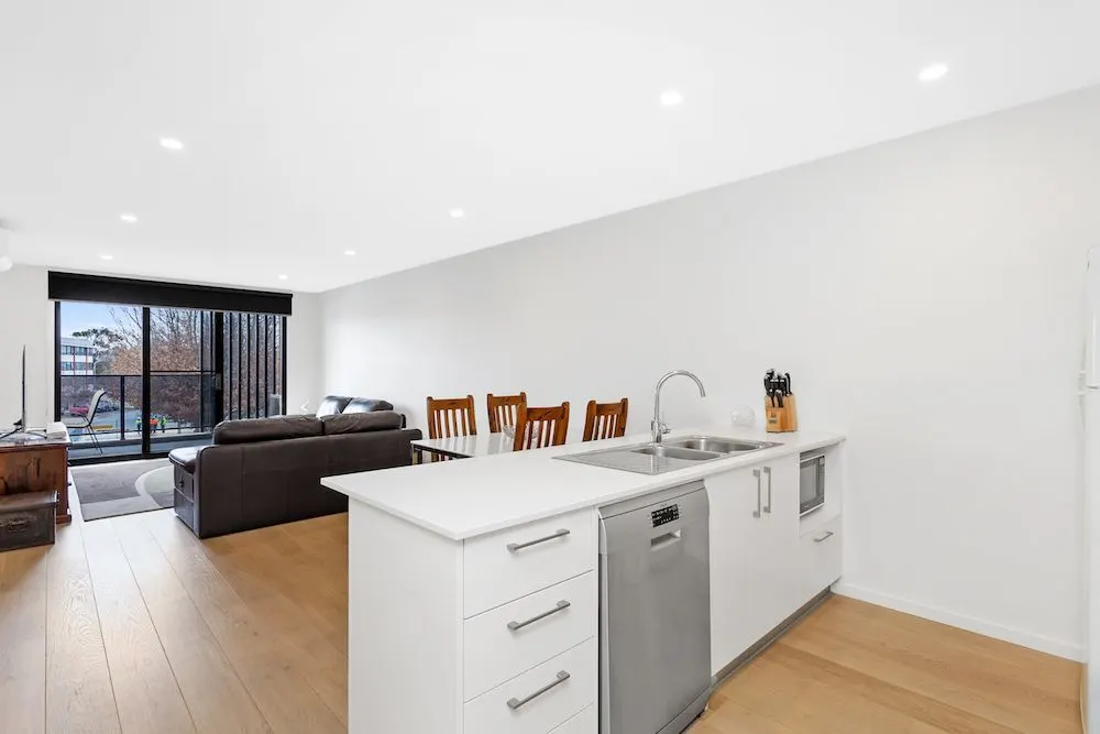 18/111 Canberra Avenue, Griffith, photo 1