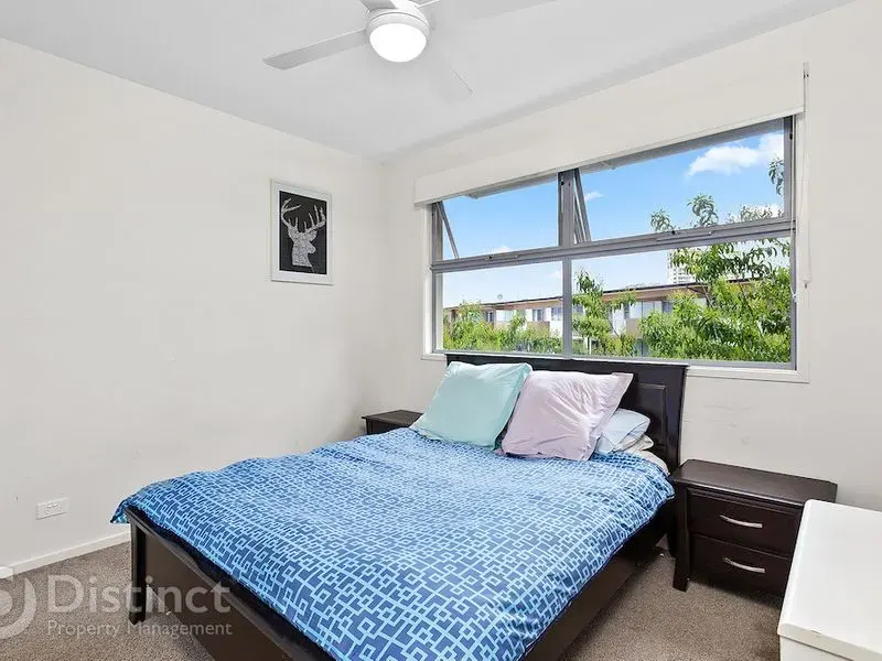 142/121 Easty Street, Phillip, photo 8