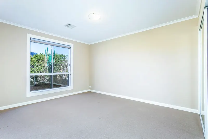 27 Donald Horne Street, Franklin, photo 11