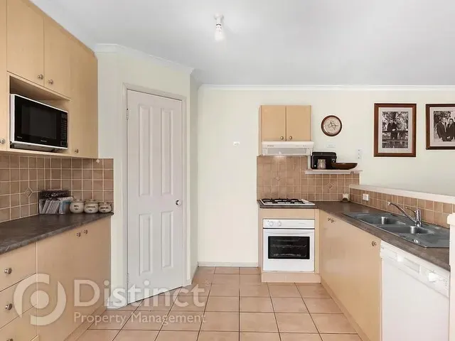 1 Thomas Royal Gardens, Queanbeyan East, photo 2