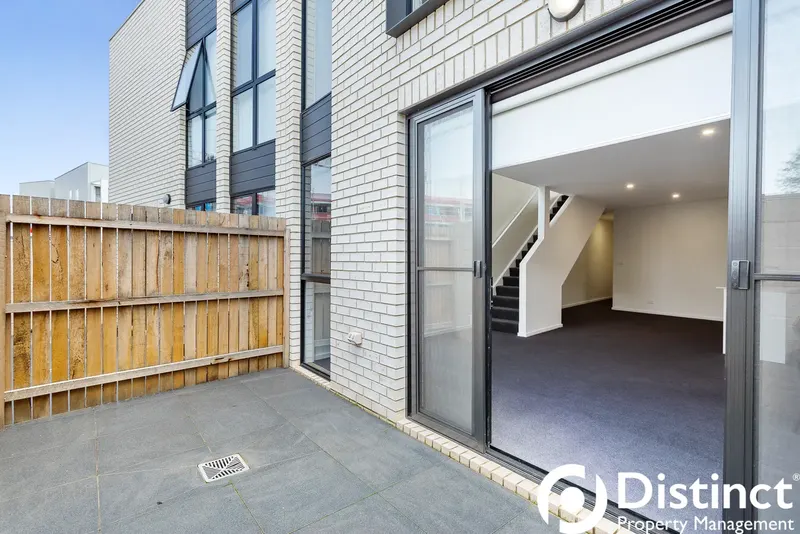 2/135 Easty Street, Phillip, photo 8
