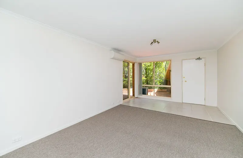 24/44 Jerrabomberra Avenue, Narrabundah, photo 2