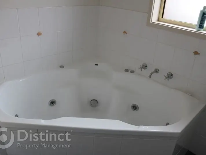 70 Wanderer Court, Amaroo, photo 11