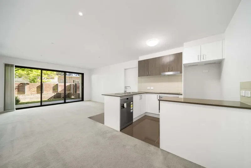 27/39 Jerrabomberra Avenue, Narrabundah, photo 2
