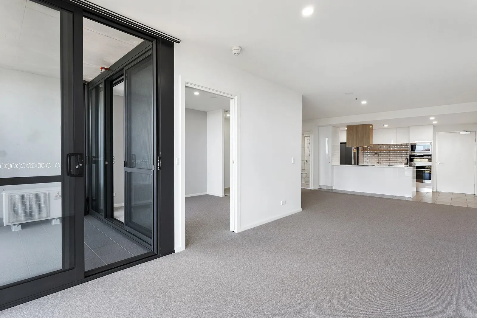 1607/120 Eastern Valley Way, Belconnen, photo 1