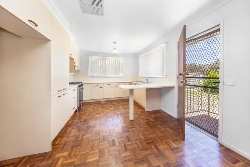 4 Bolton Place, Wanniassa, photo 2