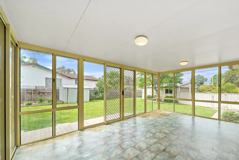 54 Castley Circuit, Kambah, photo 11