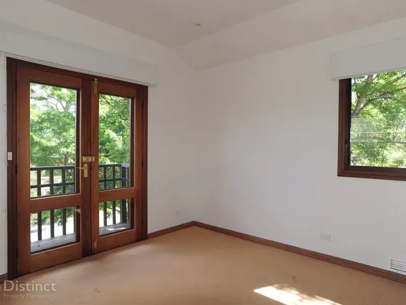 6 Caffyn Place, Garran, photo 8
