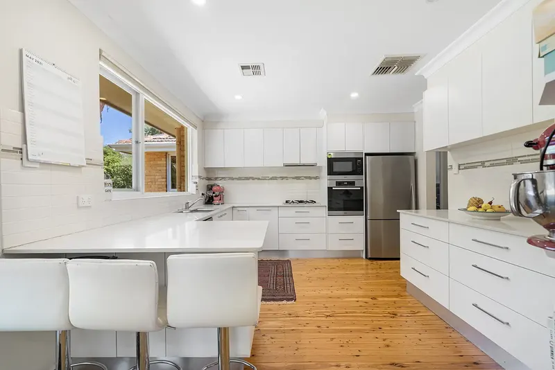 98 Vasey Crescent, Campbell, photo 2
