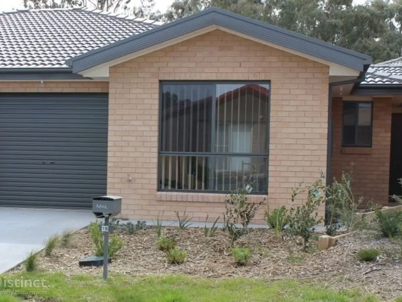 16 Phillipa Weeks Street, Watson, photo 1