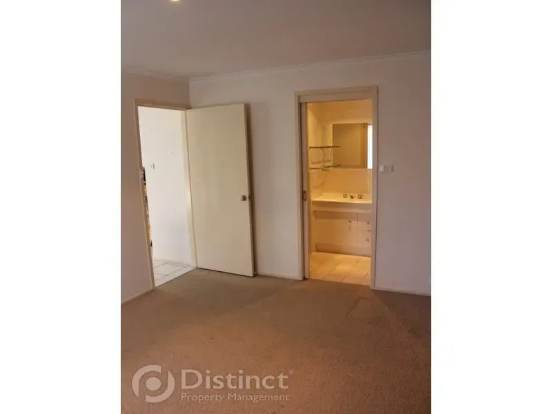 16 Riley Close, Ngunnawal, photo 6