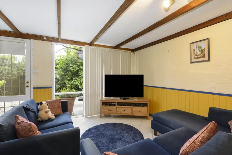 44 Hawkesbury Crescent, Farrer, photo 15