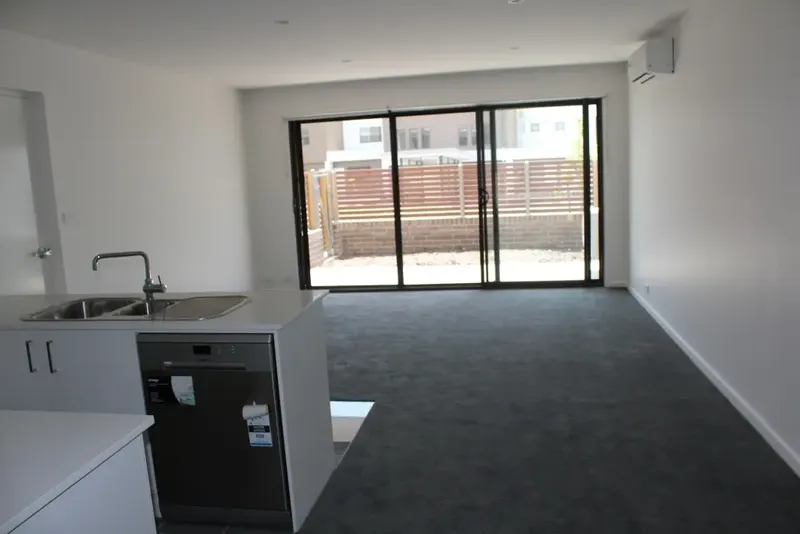 24/39 Jerrabomberra Avenue, Narrabundah, photo 5