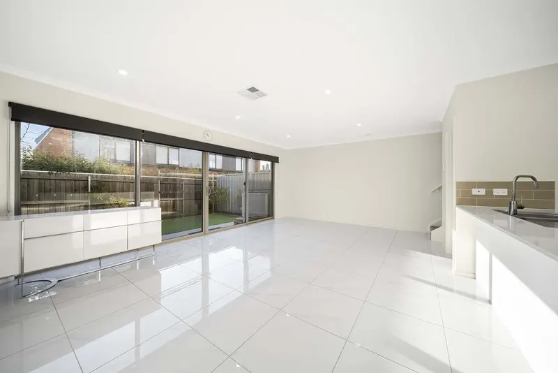 70/4 Pearlman Street, Coombs, photo 9