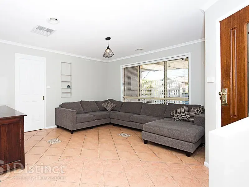 28 Windradyne Street, Ngunnawal, photo 4
