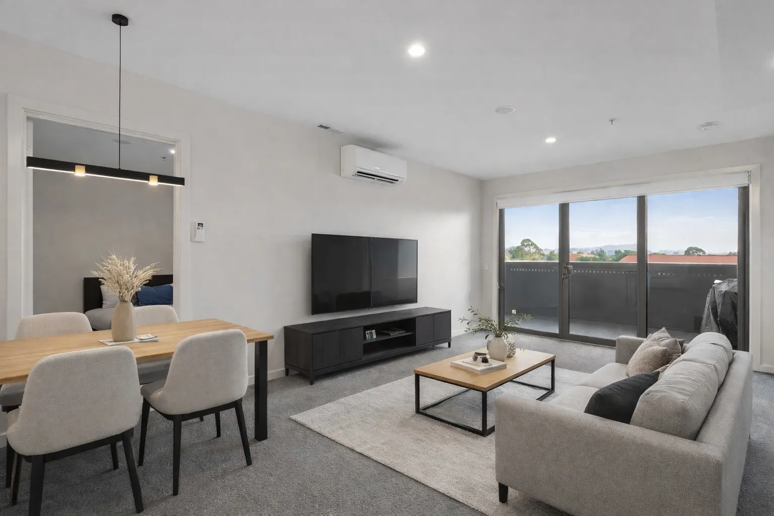 195/325 Anketell Street, Greenway, photo 1