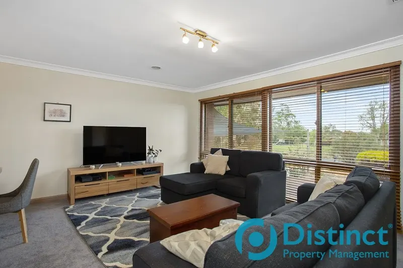 6 Parer Street, Scullin, photo 9