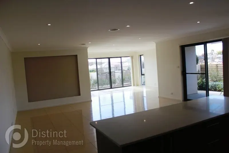 37 Dame Zara Street, Gungahlin, photo 9